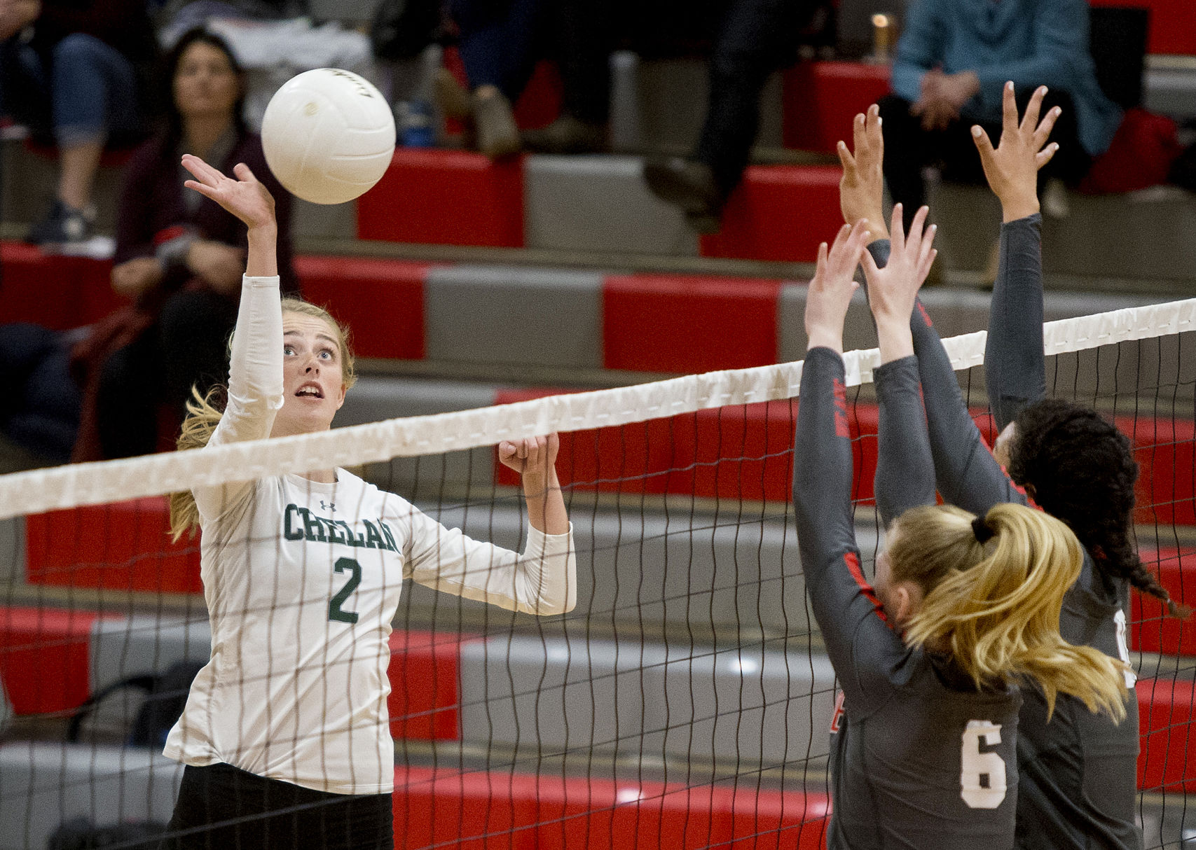 191010-sportslocal-chelanvball 02.jpg